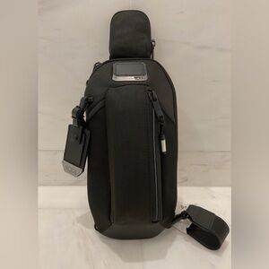 NEW Tumi ALPHA BRAVO ESPORTS PRO 12.0” Sling Crossbody Bag - BLACK ❗️